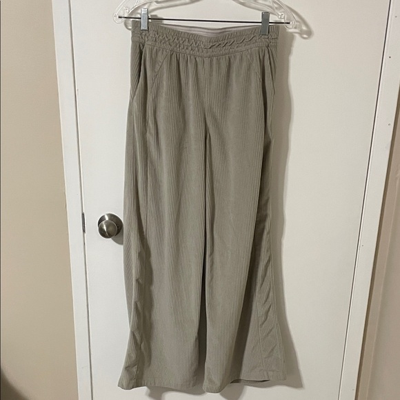 Lululemon Wide Leg Velvet Cord Asia Fit Pants in Riverstone Size Large - Picture 3 of 11